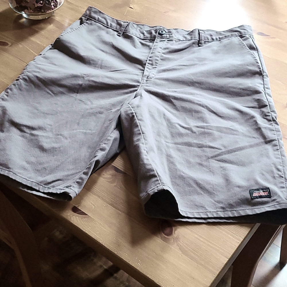 Mens Dickies cargo shorts sz 40